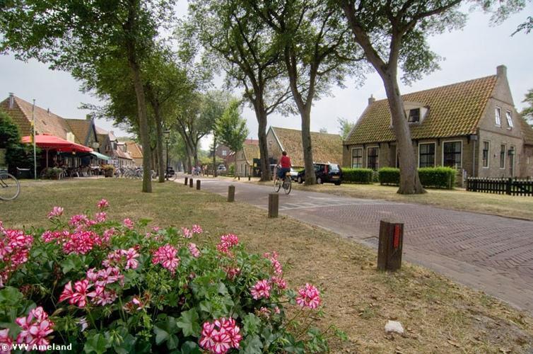 Time-out Met Zonnig Terras, Eigen Keuken, Dichtbij Dorp, Duinen, En Vuurtoren , Incl Verwarmd Hotel-zwembad *