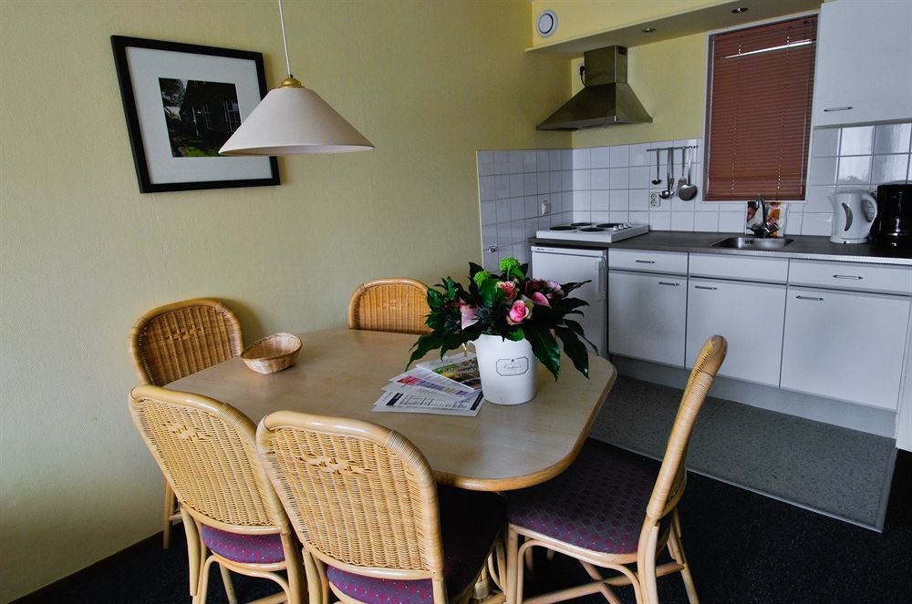 Time-out Met Zonnig Terras, Eigen Keuken, Dichtbij Dorp, Duinen, En Vuurtoren , Incl Verwarmd Hotel-zwembad Apartment *